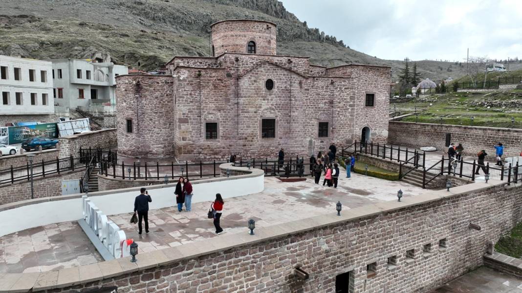 Selçuklu’da bayram yoğunluğu: Sembol mekanlar doldu 13